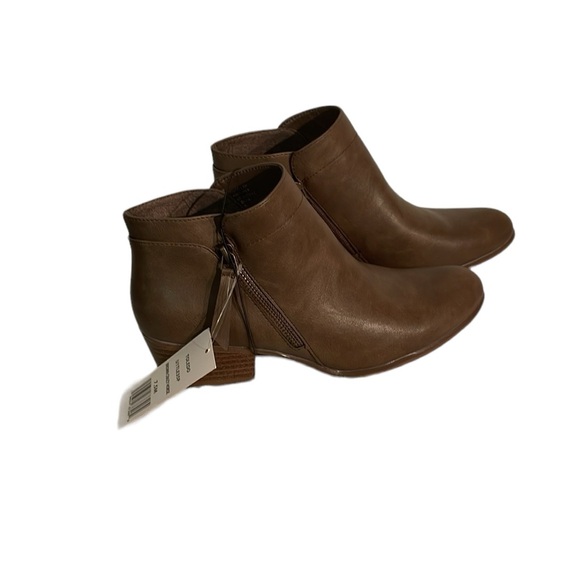 - Unionbay women’s brown ankle boots. Zipper on both sides. Size 7.5M NWT - Picture 3 of 8